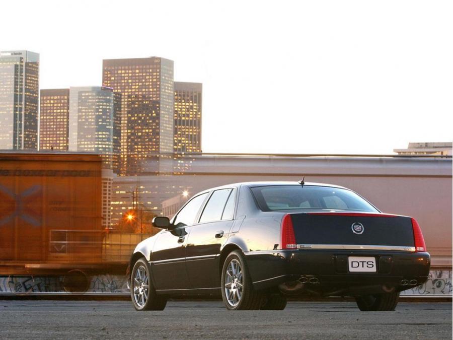  Cadillac DTS 2005 года  (фото 21 из 22)